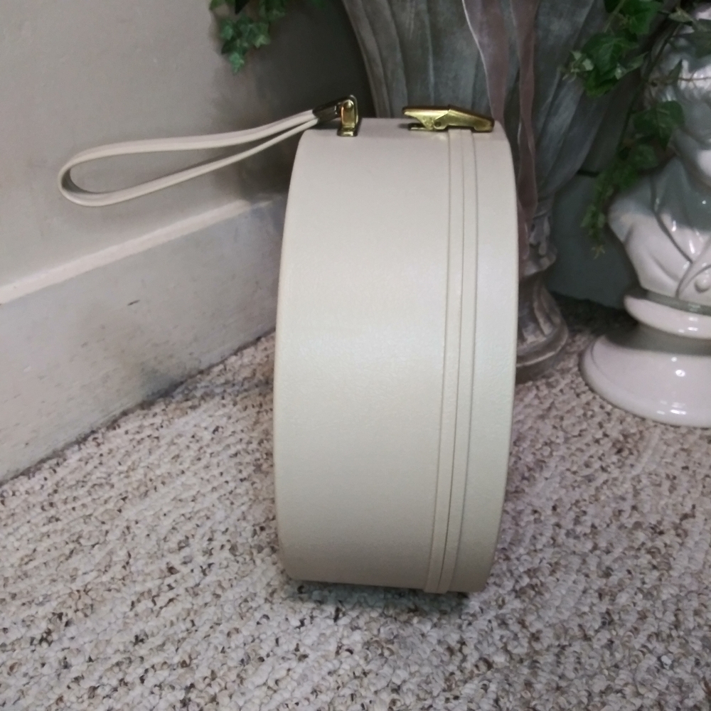 Vintage 1960's Fashion Two Twenty Cream Plastic Makeup Travel Case With Insert - Picture 6 of 10